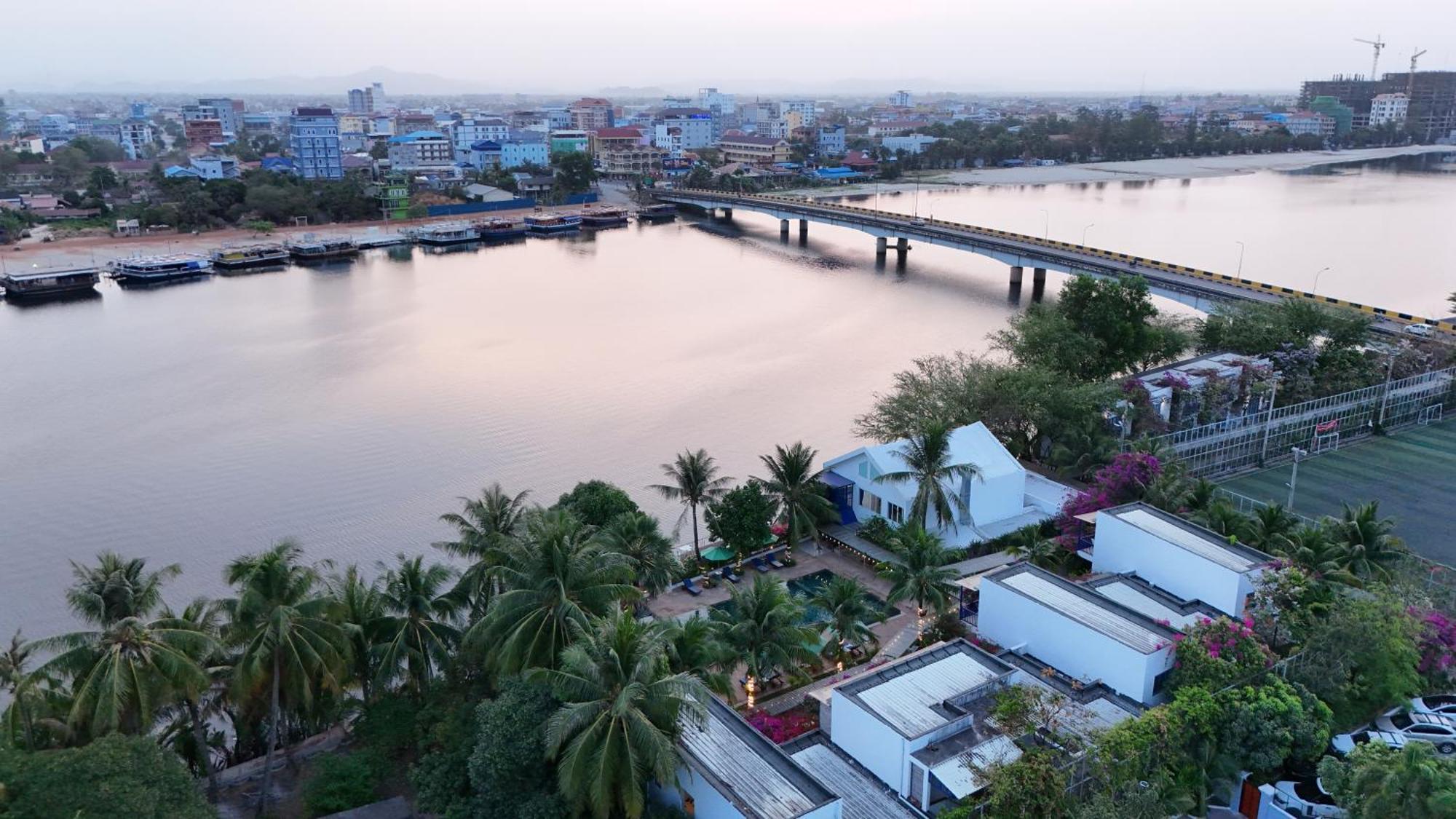 The B Resort Kampot Buitenkant foto
